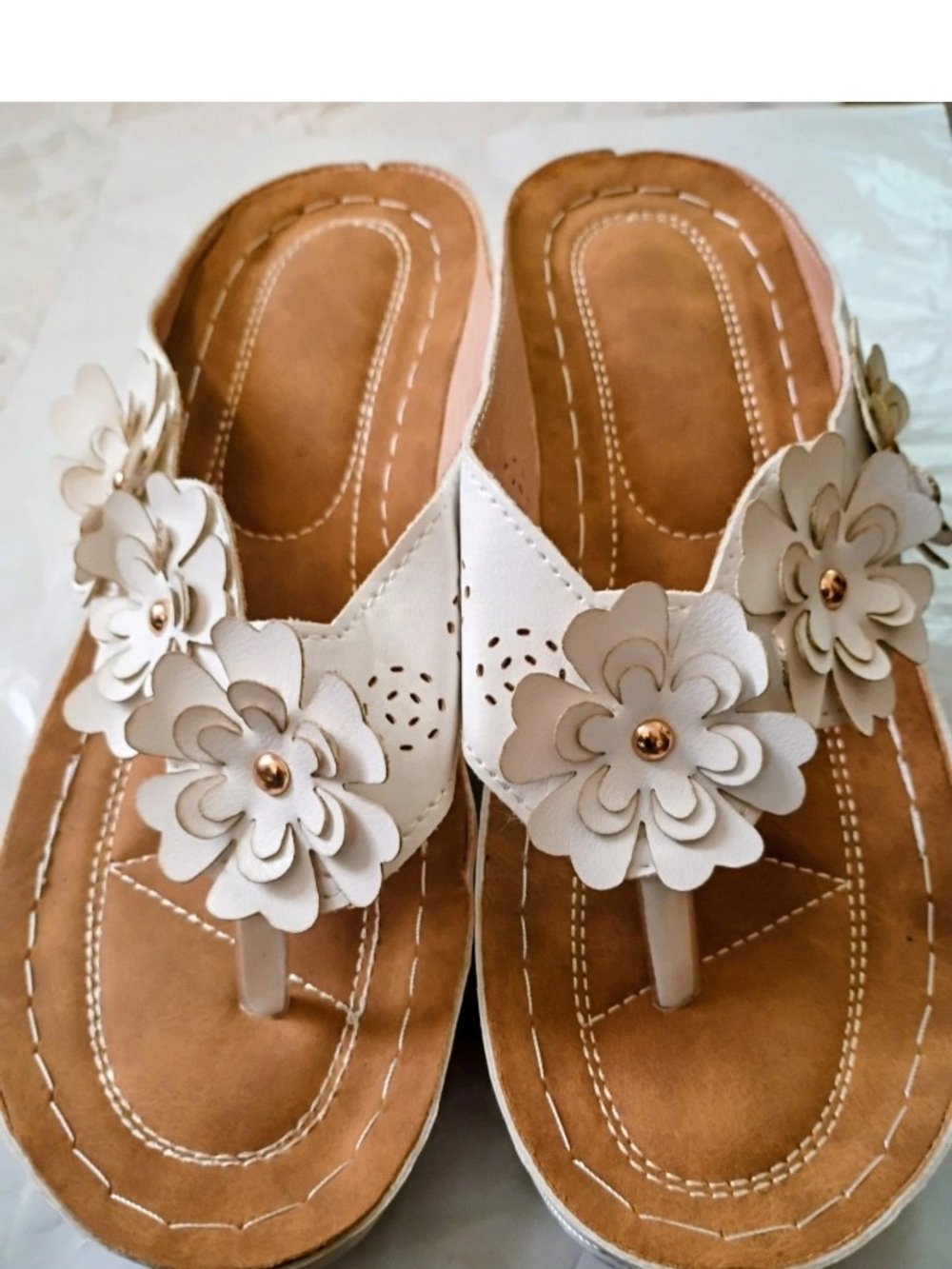 Women's Sandals Cream Color With Floral detailing Size 40/ 9 US